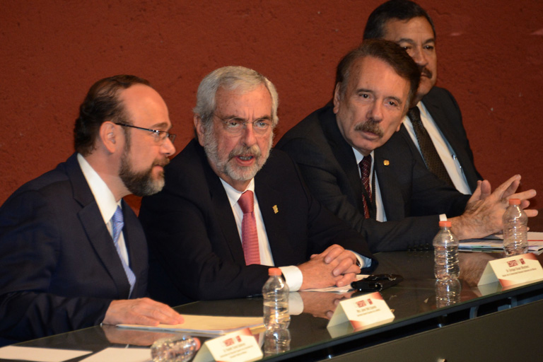 Jaime Valls Esponda, Enrique Graue y Mario Alberto Rodríguez Casas. Foto: Benjamín Chaires.
