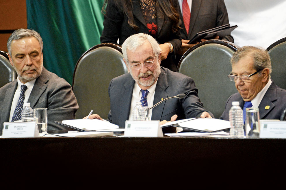 Alfonso Ramírez Cuéllar, Enrique Graue Wiechers y Porfirio Muñoz Ledo. Foto: Benjamín Chaires.