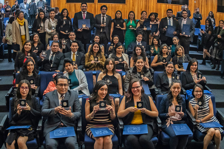 Premio Gustavo Baz Prada a 225 alumnos y 120 asesores - Gaceta UNAM